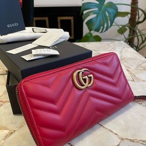 Gucci Marmont GG Chevron Hibiscus Red Leather Zip Around Wallet New In Box